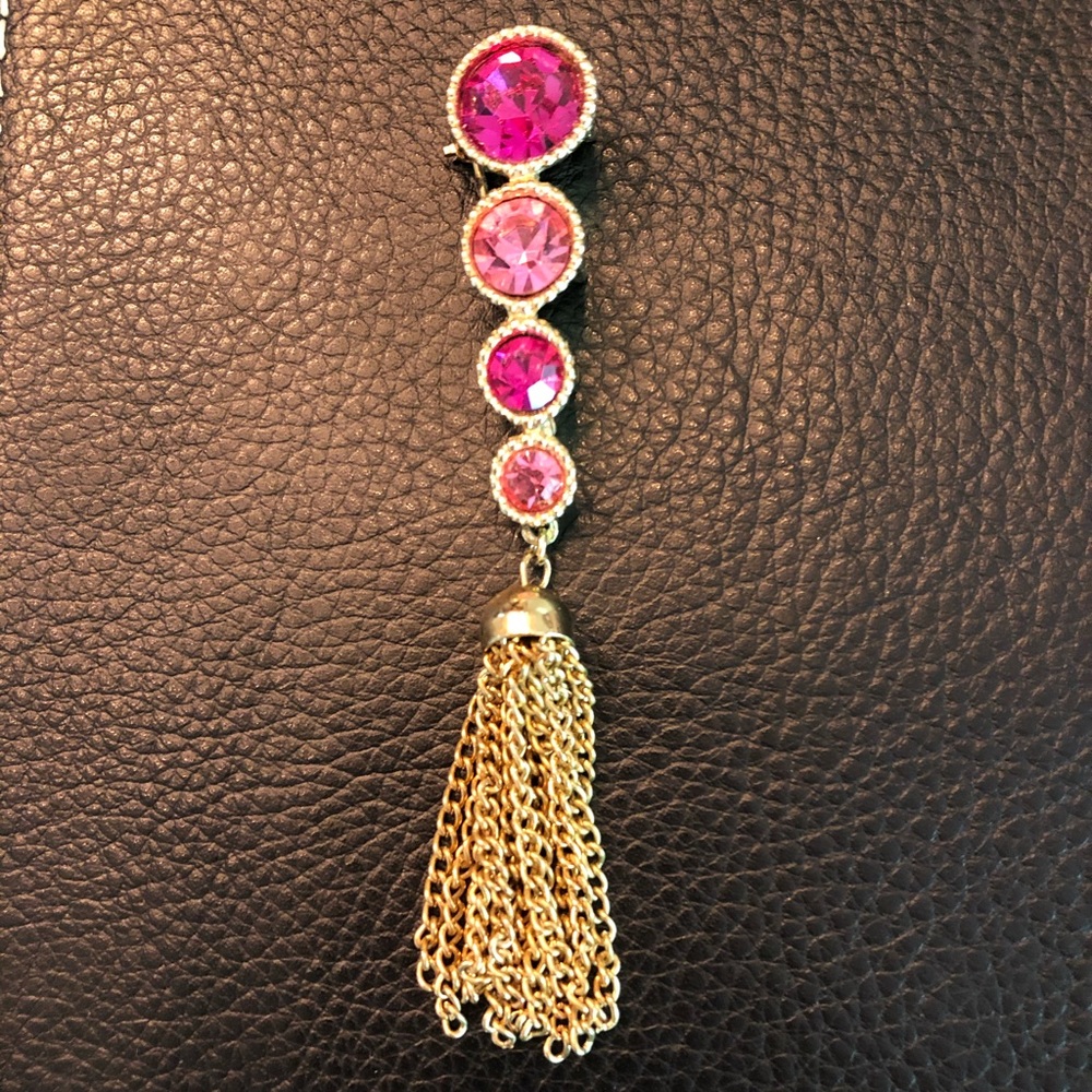 Vintage Sarah Coventry tassel signed logo pin